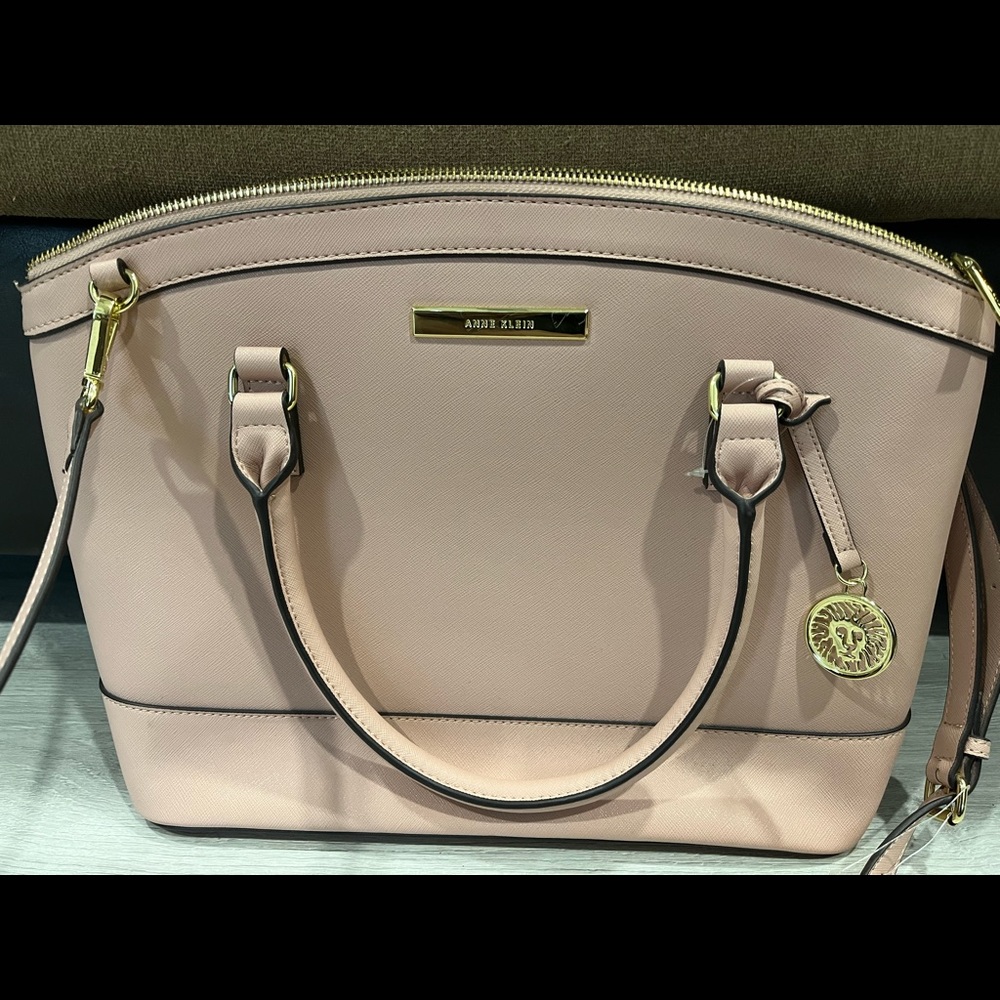 Light Pink shoulder bag excellent condition worn about 3 times